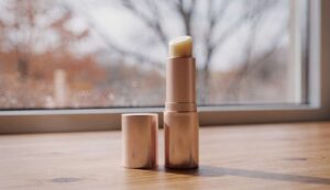 Lippenpflege-Test 2026: Dieser Balsam schützt am besten vor Kälte und Trockenheit